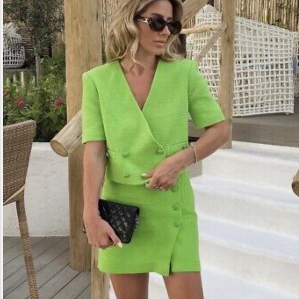 Zara Buttoned Textured Skirt - Picture 1 of 7